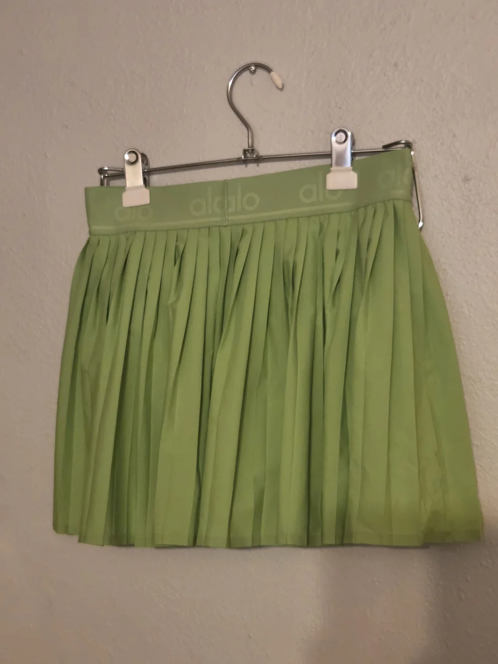 ALO Yoga Women's Lime Green Pleated Tennis Skirt